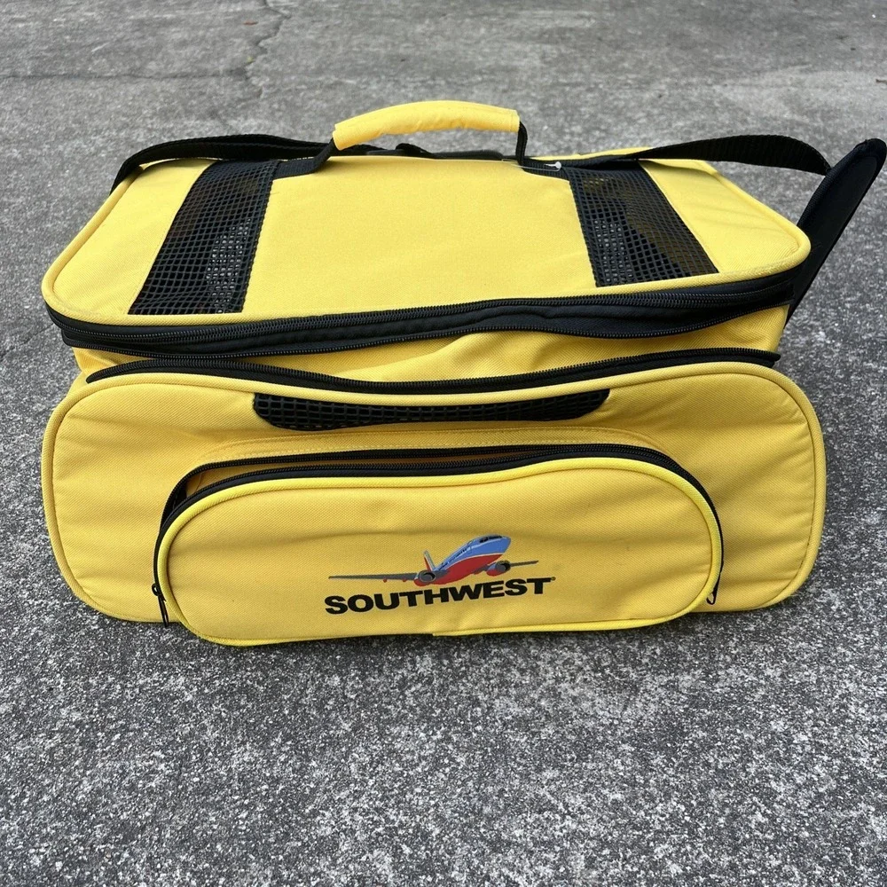 Southwest Airline Approved Pet carrier Large 18 X 13.5 X 10 Vented & Expandable
